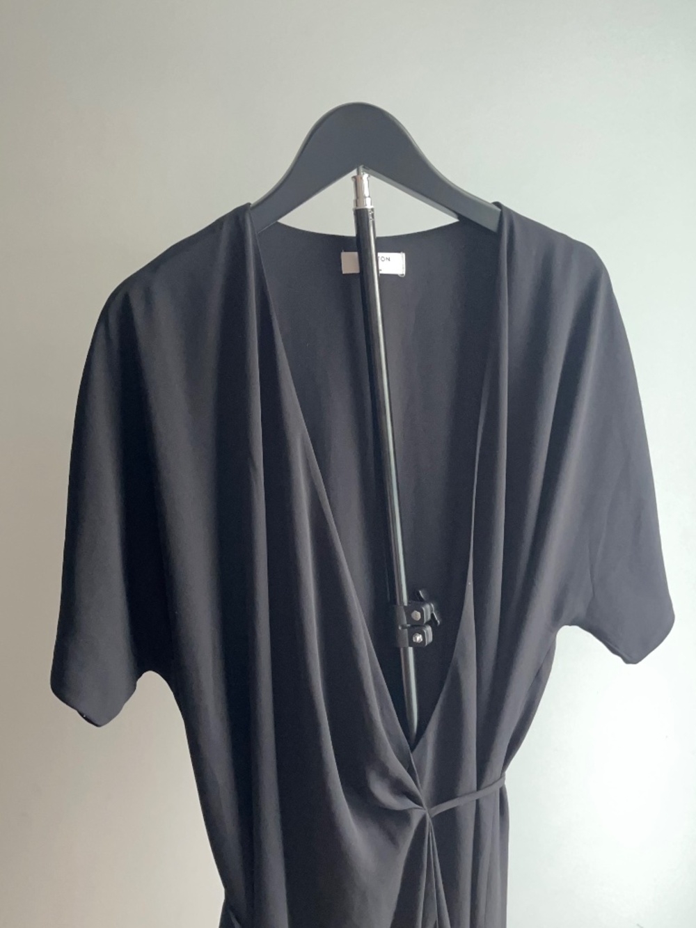 Babaton wrap dress "Wallace" in black - Aritzia Size L